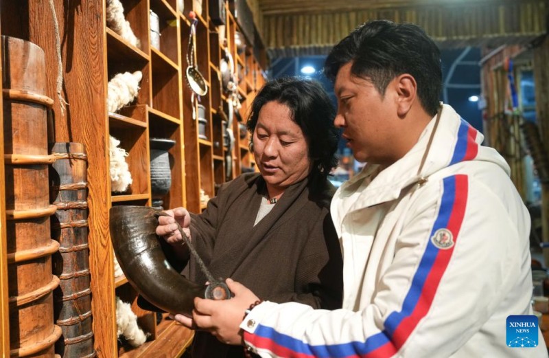 Παραδοσιακ? τσαγερ?α στην Ναγκο? που μοι?ζει με μουσε?ο τη? Θιβετιαν?? κουλτουρ??