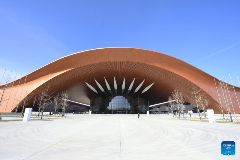 Αυτ? η φωτογραφ?α, που τραβ?χτηκε στι? 19 Φεβρουαρ?ου 2025, δε?χνει την εξωτερικ? ?ποψη του Διεθνο?? Εκθεσιακο? & Συνεδριακο? Κ?ντρου τη? Πρωτε?ουσα? (CIECC) στην περιοχ? Σουνγ? του Πεκ?νου, πρωτε?ουσα τη? Κ?να?.