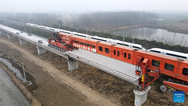 Συνδ?οντα? τη χ?ρα με 16 κ?ριε? σιδηροδρομικ?? γραμμ??