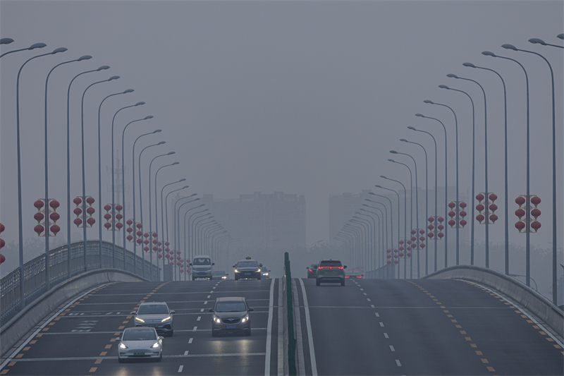 Η ατμοσφαιρικ? ρ?πανση στο Πεκ?νο. (Φωτογραφ?α / Xinhua)