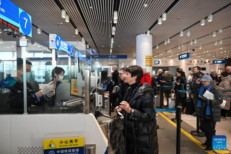 ?δεσε στο Διεθν?? λιμ?νι τη? Τιαντζ?ν (Tianjin) το κρουαζιερ?πλοιο