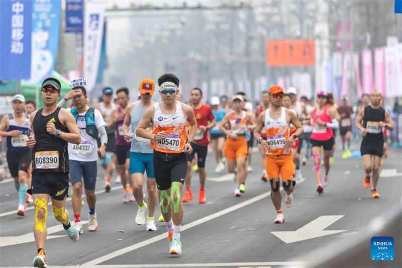 Στιγμι?τυπα απ? το Μαραθ?νιο Τσονγκκ?νγκ 2025 στην Κ?να