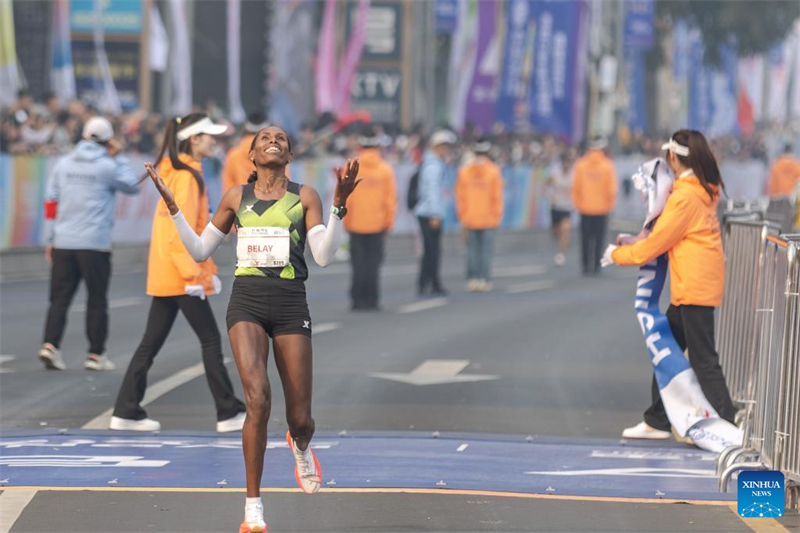 Στιγμι?τυπα απ? το Μαραθ?νιο Τσονγκκ?νγκ 2025 στην Κ?να