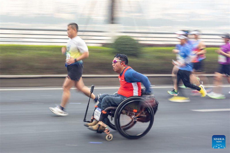 Στιγμι?τυπα απ? το Μαραθ?νιο Τσονγκκ?νγκ 2025 στην Κ?να