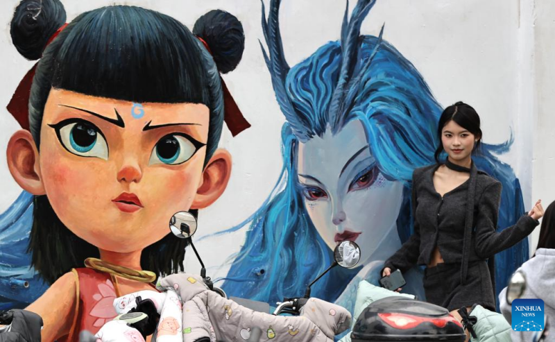 Γκρ?φιττι και τοιχογραφ?ε? με θ?μα το δημοφιλ?? block?buster?“Ne?Zha?2” σε π?λει? τη? Κ?να?