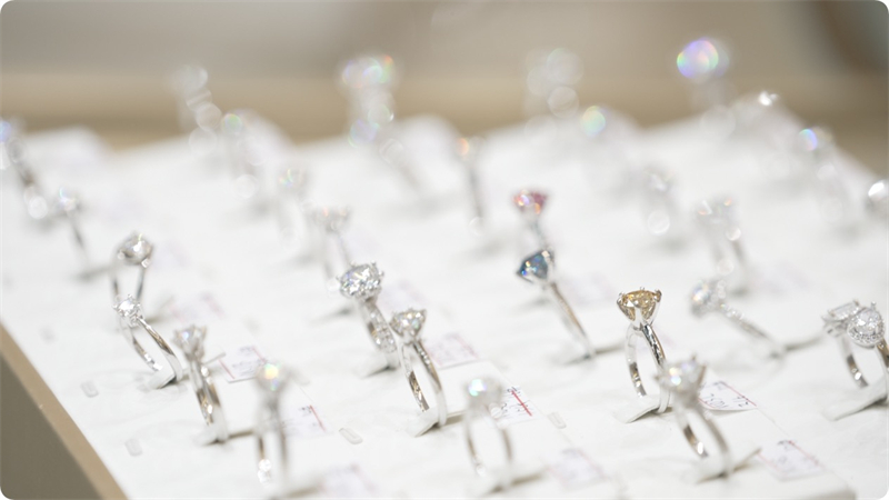 Εντυπωσιακ?! Κατασκευ? τεχνητ?ν πολ?τιμων λ?θων στη π?λη Γουτζ?ου