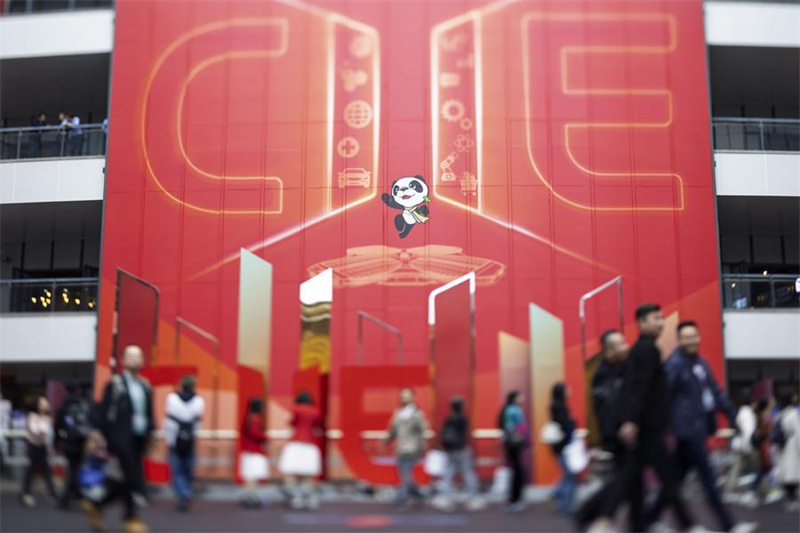 Αυτ? η φωτογραφ?α, που τραβ?χτηκε με φακ? tilt-shift στι? 10 Νοεμβρ?ου 2024, δε?χνει μια ?ποψη του Εθνικο? Συνεδριακο? Κ?ντρου (Σαγκ?η), του κ?ριου χ?ρου διεξαγωγ?? τη? 7η? Διεθνο?? ?κθεση? Εισαγωγ?ν τη? Κ?να? (CIIE) στην ανατολικ? Κ?να, στη Σαγκ?η. Φωτογραφ?α / Xinhua