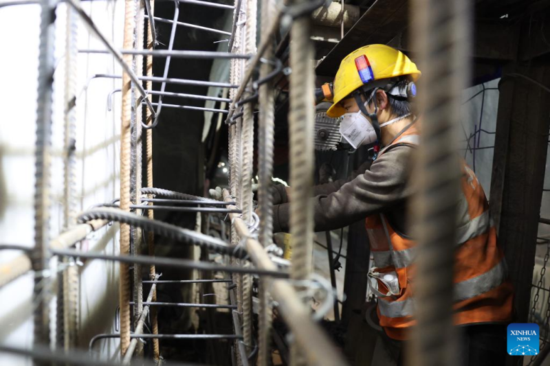 Ολοκληρ?θηκε η δι?νοιξη τη? δεξι?? σ?ραγγα? του το?νελ Huangjialing?στην επαρχ?α Γκανσο? στη βορειοδυτικ? Κ?να