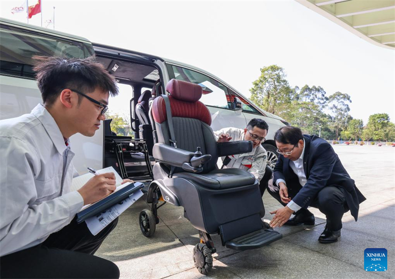 Σε αν?πτυξη τη? αυτοκινητοβιομηχαν?α? με γν?μονα την καινοτομ?α καλε? βουλευτ?? του Εθνικο? Λα?κο? Συνεδρ?ου