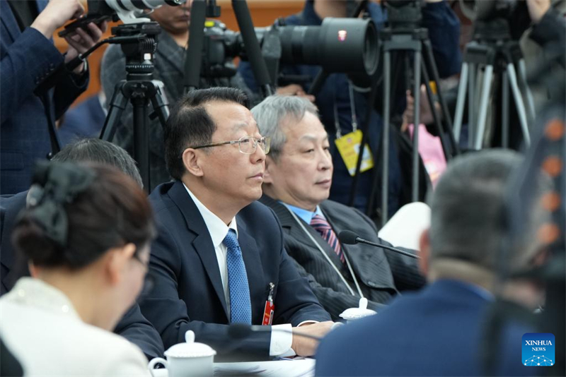 Σε αν?πτυξη τη? αυτοκινητοβιομηχαν?α? με γν?μονα την καινοτομ?α καλε? βουλευτ?? του Εθνικο? Λα?κο? Συνεδρ?ου