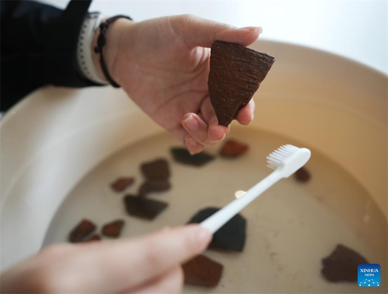 Αρχαιολ?γοι διεξ?γουν ?ρευνα για τον πολιτισμ? Hongshan στη Λιαον?νγκ, ΒΑ Κ?να