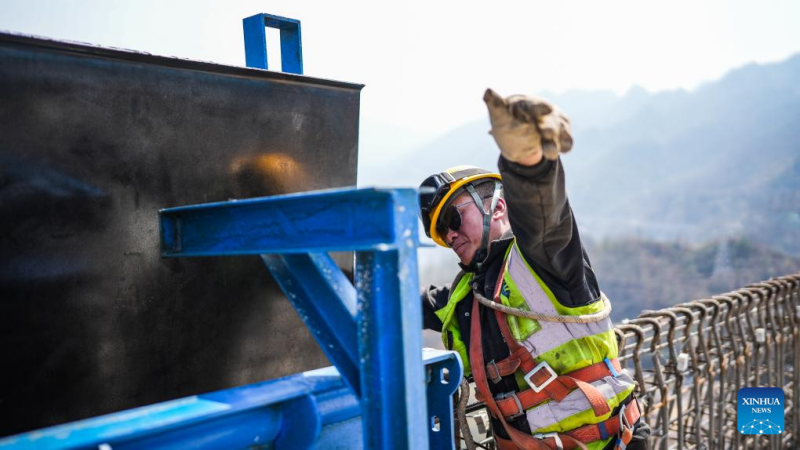 Σε τελικ? φ?ση η κατασκευ? τη? γ?φυρα? Liuzhi?grand?στην νοτιοδυτικ? Κ?να
