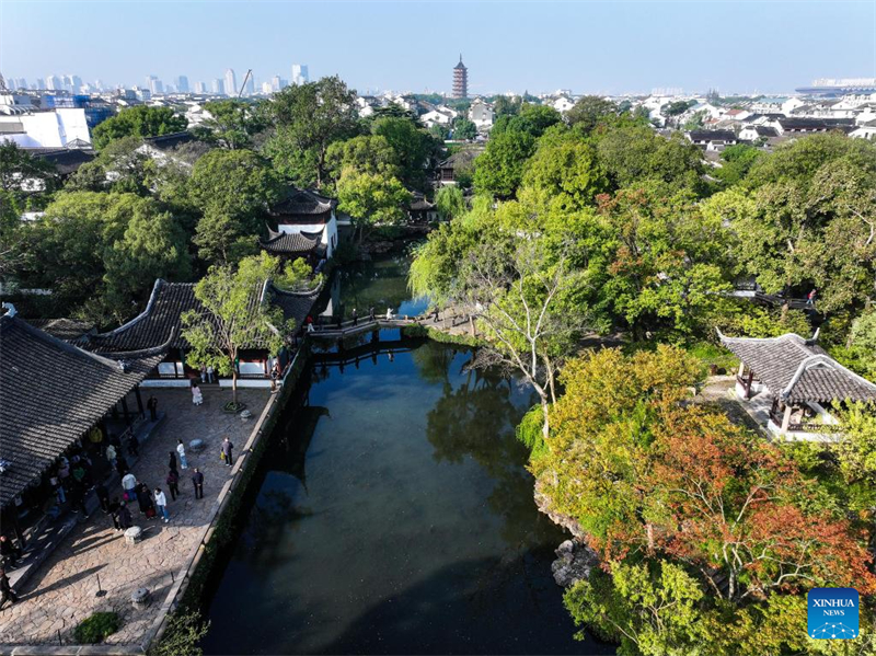 Απολα?στε του? Κλασικο?? Κ?που? τη? Σουτζ?ου, ?να μνημε?ο τη? UNESO? στην Κ?να μ?σα απ? φωτογραφ?ε?