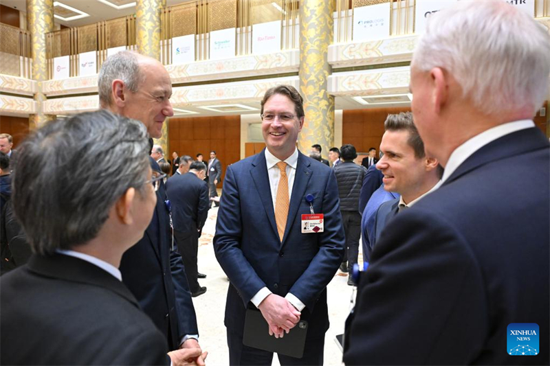 Ξεκ?νησε το Φ?ρουμ Αν?πτυξη? τη? Κ?να? 2025 στο Πεκ?νο