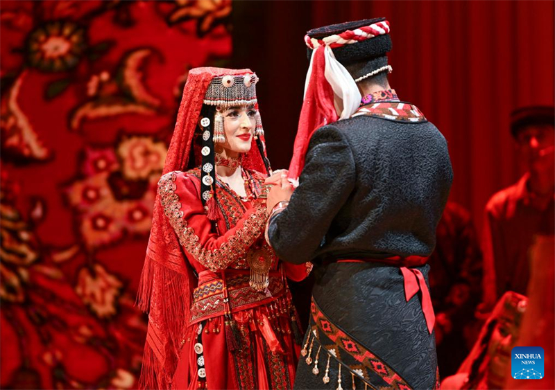 Οι εθνοτικ?? ομ?δε? των Τατζ?κων τη? Σιντζι?νγκ αξιοποιο?ν τι? παραδ?σει? του για την προ?θηση του τουρισμο?