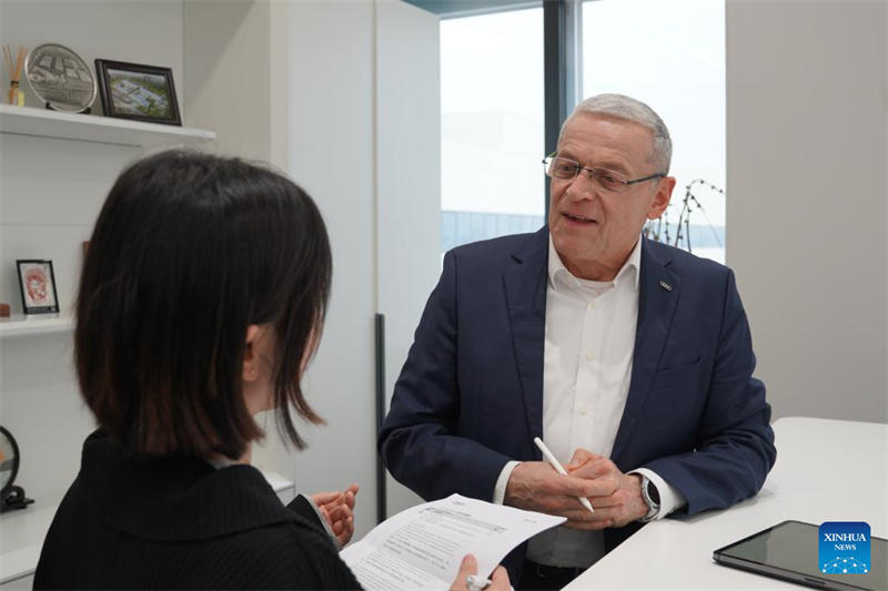 Ο Helmut Stettner, Διευθ?νων Σ?μβουλο? τη? Audi FAW NEV Co., Ltd., μιλ? κατ? τη δι?ρκεια συν?ντευξη? στο Xinhua στο Changchun, στην επαρχ?α Jilin στη βορειοανατολικ? Κ?να, στι? 20 Μαρτ?ου 2025. (Φωτογραφ?α / Xinhua)