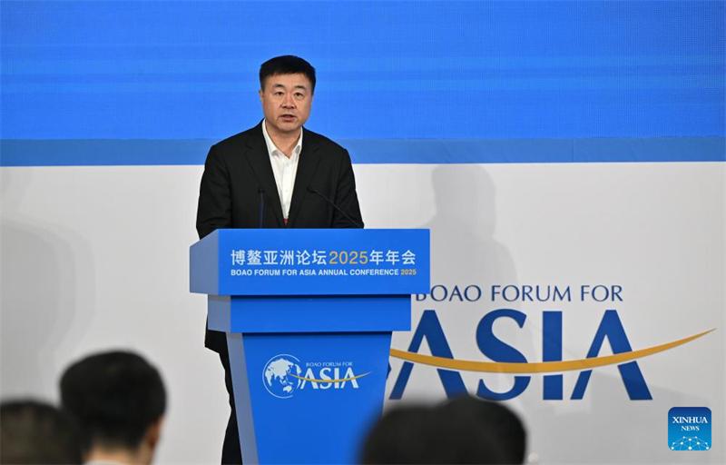 Ο Ma Jiye, γενικ?? διευθυντ?? του Δημοτικο? Γραφε?ου Ασφ?λιση? Υγε?α? του Πεκ?νου, μ?λησε στη θεματικ? παρουσ?αση με τ?τλο ?Πεκ?νο: Καινοτομ?α και Συνεργασ?α για Δυναμικ? Αν?πτυξη με Κοιν? Μ?λλον? κατ? τη δι?ρκεια τη? Ετ?σια? Δι?σκεψη? του Φ?ρουμ Boao για την Ασ?α (BFA) 2025, στο Boao, στην επαρχ?α Hainan, στη ν?τια Κ?να, στι? 26 Μαρτ?ου 2025. (Φωτογραφ?α / Xinhua)