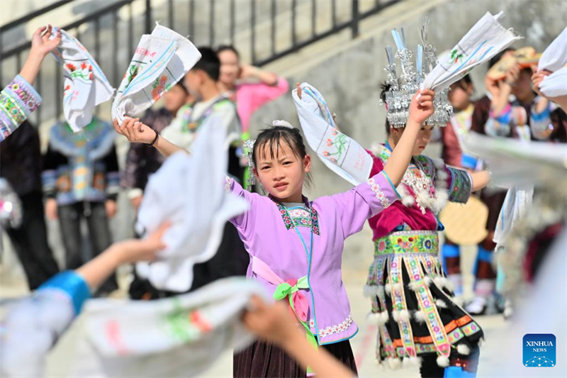 Εορτασμ?? για το Σανγιουεσ?ν σε δημοτικ? σχολε?ο στο Γκουανγκσ? τη? ν?τια? Κ?να?