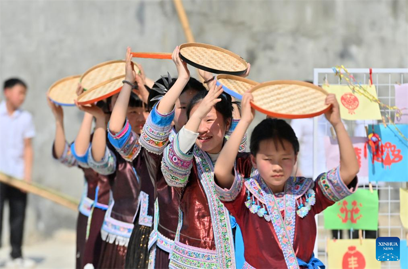 Εορτασμ?? για το Σανγιουεσ?ν σε δημοτικ? σχολε?ο στο Γκουανγκσ? τη? ν?τια? Κ?να?