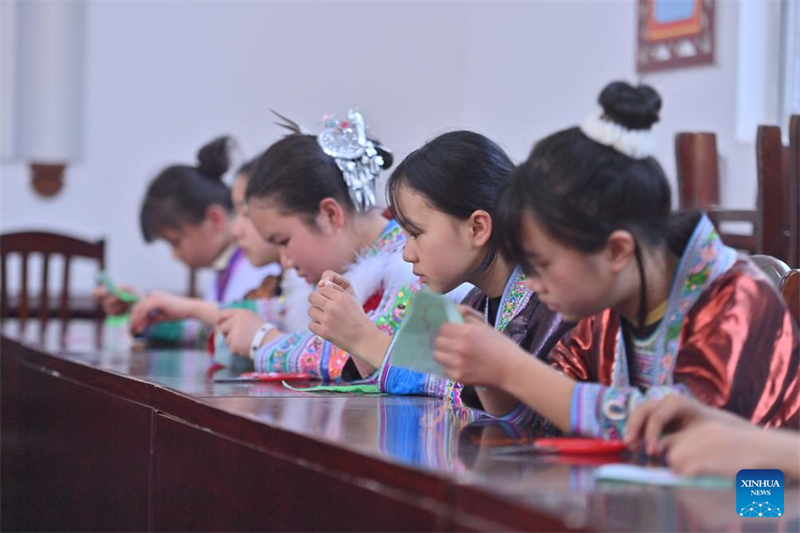 Εορτασμ?? για το Σανγιουεσ?ν σε δημοτικ? σχολε?ο στο Γκουανγκσ? τη? ν?τια? Κ?να?