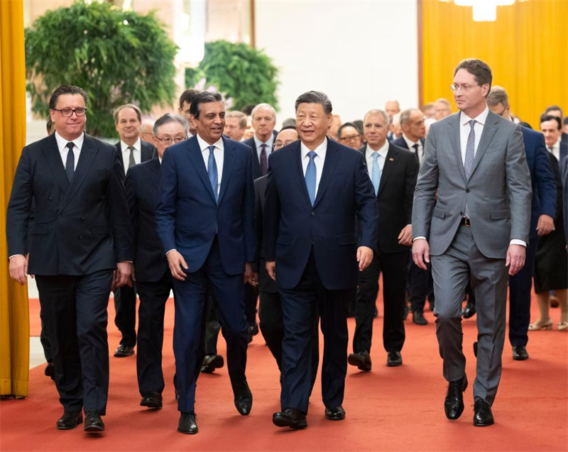 Ο Πρ?εδρο? Σι Τζινπ?νγκ συναντ? εκπροσ?που? τη? διεθνο?? επιχειρηματικ?? κοιν?τητα?