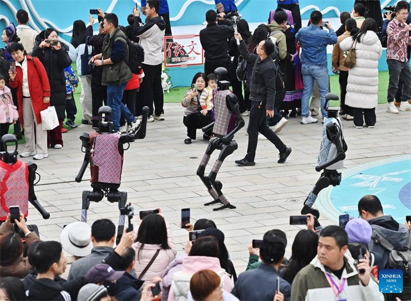 Εικ?νε? απ? τι? καρναβαλικ?? εκδηλ?σει? του Φεστιβ?λ Sanyuesan στη Ναν?νγκ, Γκουανγκσ?