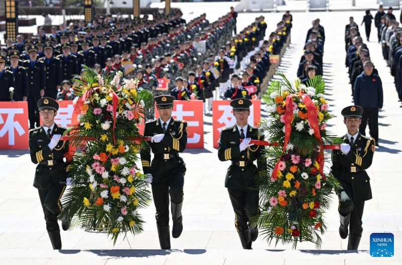 Φ?ρο τιμ?? αποτ?ουν οι Κιν?ζοι εν ?ψει του Τσινγκμ?νγκ σε ?λη την επικρ?τεια