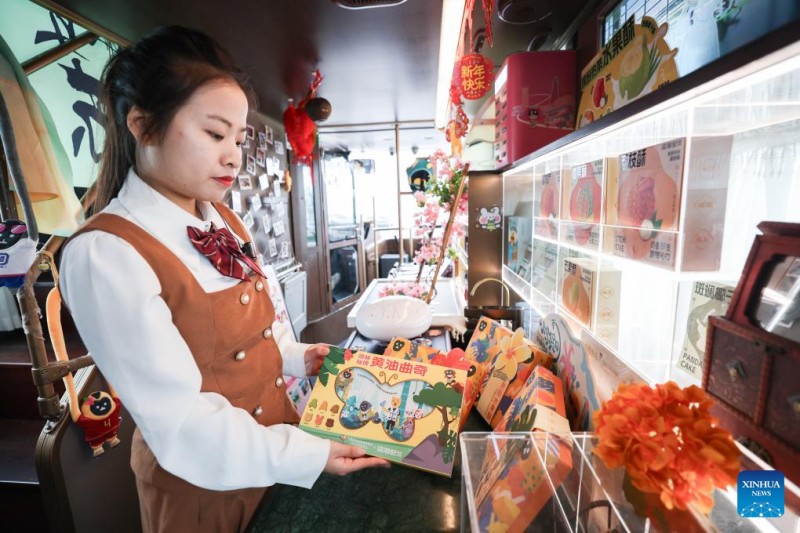 Το λεωφορε?ο Laobacha?Haikou?εγκαινι?ζει ειδικ? διαδρομ? για την ?κθεση Διεθν?ν Καταναλωτικ?ν Προ??ντων (CICPE) στην επαρχ?α Χα?ν?ν τη? Κ?να?