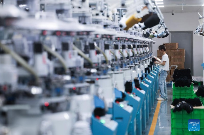 Οι επιχειρ?σει? παραγωγ?? καλτσ?ν στην Τζετζι?νγκ τη? Κ?να? παρουσι?ζουν σταθερ? πρ?οδο