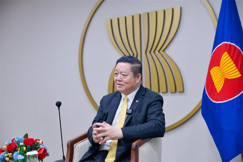 Ο Κ?ο Κιμ Χου?ρν, γενικ?? γραμματ?α? τη? ?νωση? Εθν?ν Νοτιοανατολικ?? Ασ?α? (ASEAN), μιλ? κατ? τη δι?ρκεια συν?ντευξη? στο πρακτορε?ο Xinhua στην Τζακ?ρτα τη? Ινδονησ?α?, στι? 25 Μαρτ?ου 2025. (Φωτογραφ?α / Xinhua)