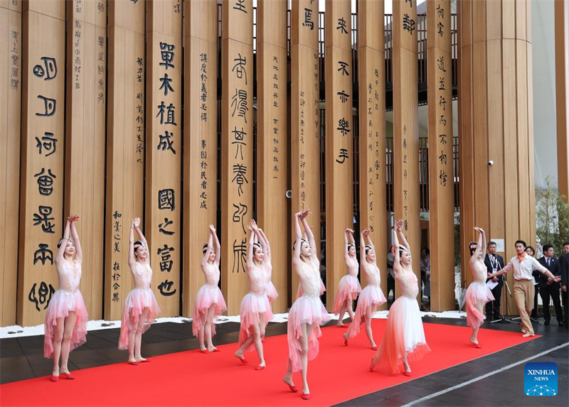 ?νοιξε στου? επισκ?πτε? το περ?πτερο τη? Κ?να? στην ?κθεση τη? Οσ?κα