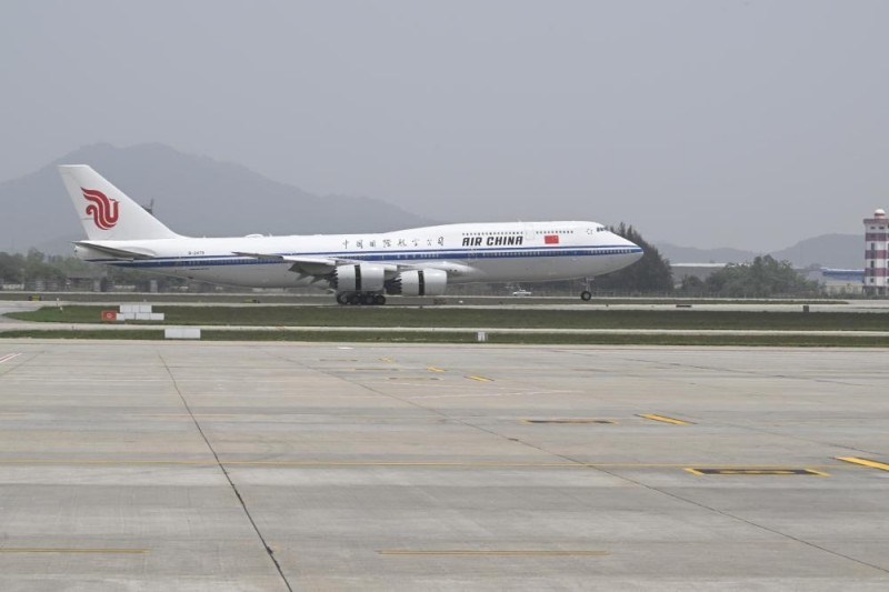 Ο Σι Τζινπ?νγκ φτ?νει στο Αν?ι του Βιετν?μ για κρατικ? επ?σκεψη