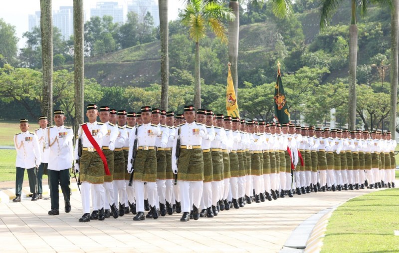 Ο Σι Τζινπ?νγκ παρευρ?σκεται στην τελετ? υποδοχ?? που διοργ?νωσε ο βασιλι?? τη? Μαλαισ?α?