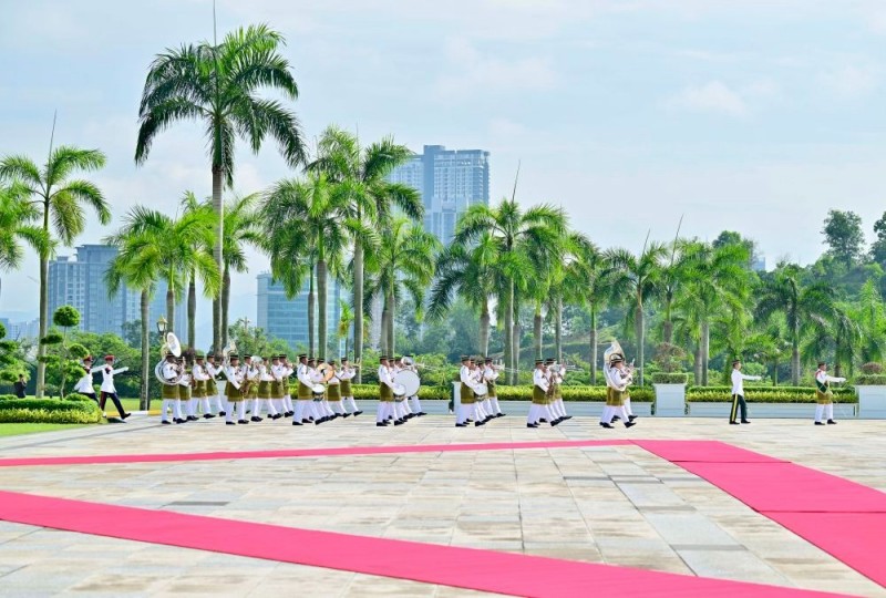 Ο Σι Τζινπ?νγκ παρευρ?σκεται στην τελετ? υποδοχ?? που διοργ?νωσε ο βασιλι?? τη? Μαλαισ?α?
