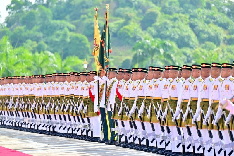 Ο Σι Τζινπ?νγκ παρευρ?σκεται στην τελετ? υποδοχ?? που διοργ?νωσε ο βασιλι?? τη? Μαλαισ?α?