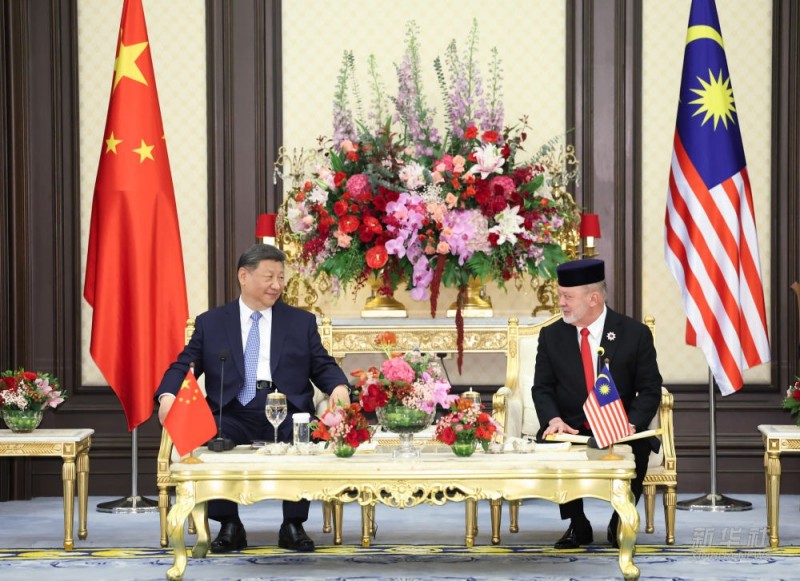 Ο Σι Τζινπ?νγκ συναντ? τον βασιλι? τη? Μαλαισ?α?