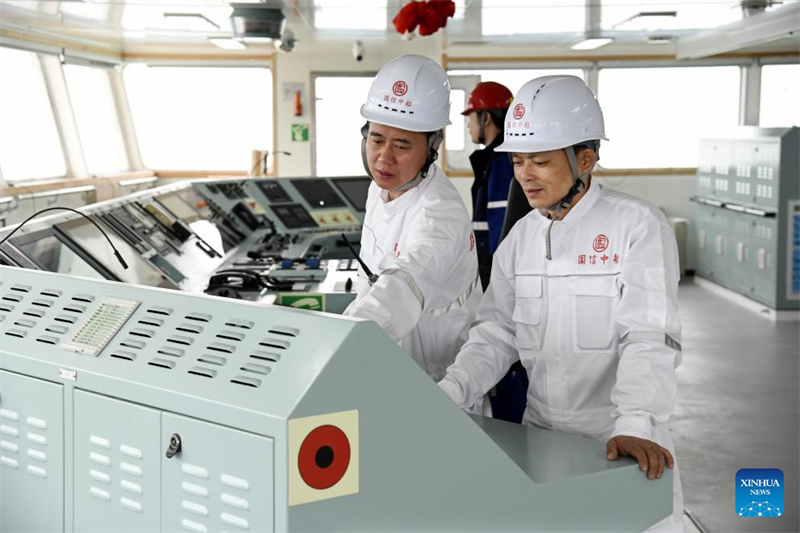 ?ξυπνο πλωτ? ιχθυοτροφε?ο βαθ?ων υδ?των παραδ?θηκε για χρ?ση στο Τσινγκντ?ο τη? Κ?να?