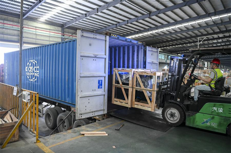 Γυαλ?, πρ?σινη εν?ργεια και εξαγωγ??: Ο δι?δρομο? που μεταμορφ?νει τη ν?τια Κ?να