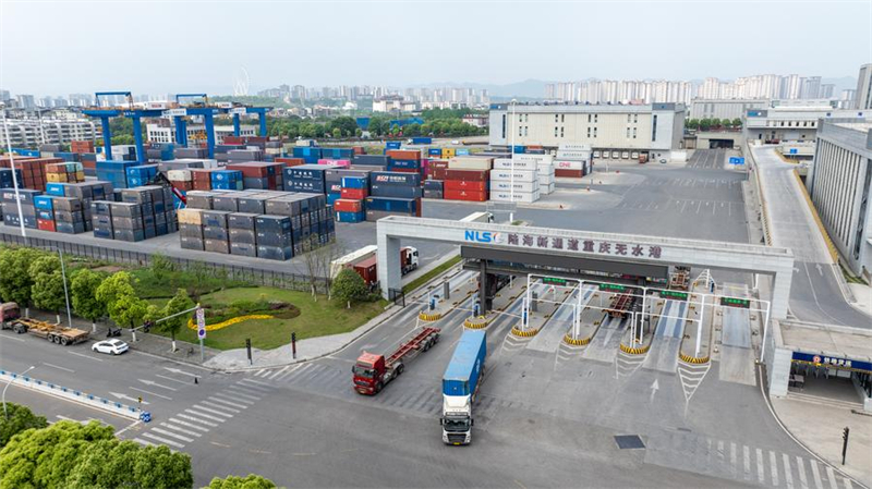 Γυαλ?, πρ?σινη εν?ργεια και εξαγωγ??: Ο δι?δρομο? που μεταμορφ?νει τη ν?τια Κ?να