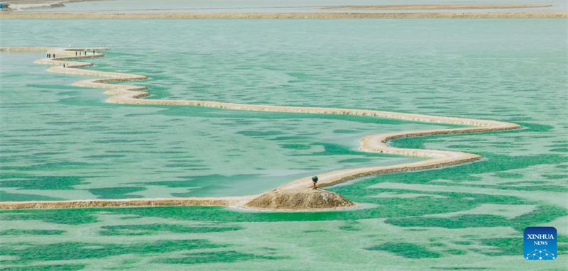 Μια ενα?ρια φωτογραφ?α απ? drone που τραβ?χτηκε στι? 19 Απριλ?ου 2025 δε?χνει τη Λ?μνη Τζ?ιντ στη Μ?νγκια, στην Αυτ?νομη Μογγολικ? και Θιβετανικ? Νομαρχ?α Χα?σ?, στην επαρχ?α Τσινγκχ?ι τη? βορειοδυτικ?? Κ?να?. (Φωτογραφ?α / Xinhua)