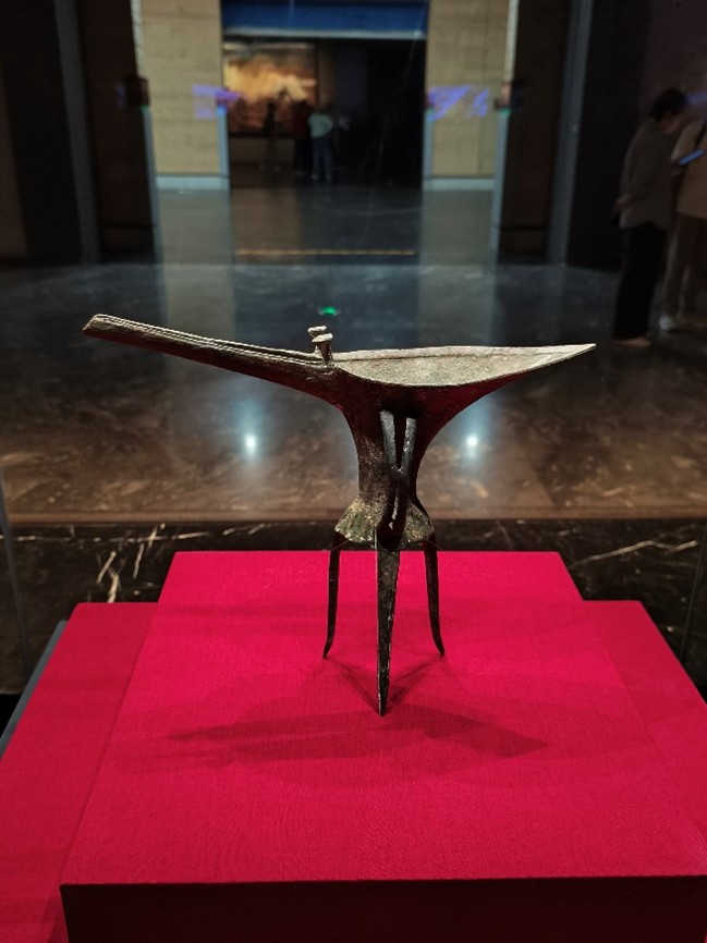 Δημοσιογρ?φοι απ? την Ευρασ?α επισκ?πτονται το Μουσε?ο του Αρχαιολογικο? Χ?ρου Erlitou Xiadu για να αφουγκραστο?ν την 