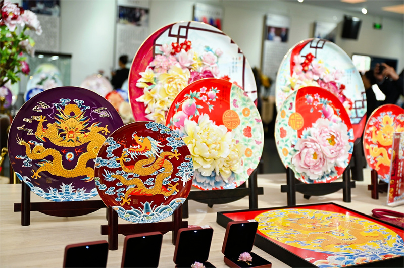 ?ργα πορσελ?νη?. (Φωτογραφ?α / Λα?κ? Καθημεριν? Online)