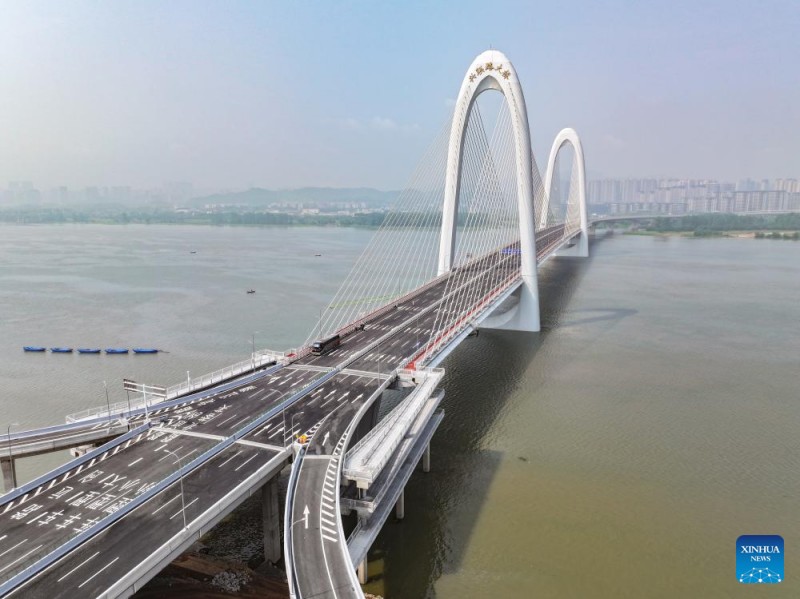 Μια ενα?ρια φωτογραφ?α με drone, που λ?φθηκε στι? 28 Απριλ?ου 2025, δε?χνει τη θ?α τη? γ?φυρα? Xinglianlu στην Changsha, στην επαρχ?α Χουν?ν τη? κεντρικ?? Κ?να?.