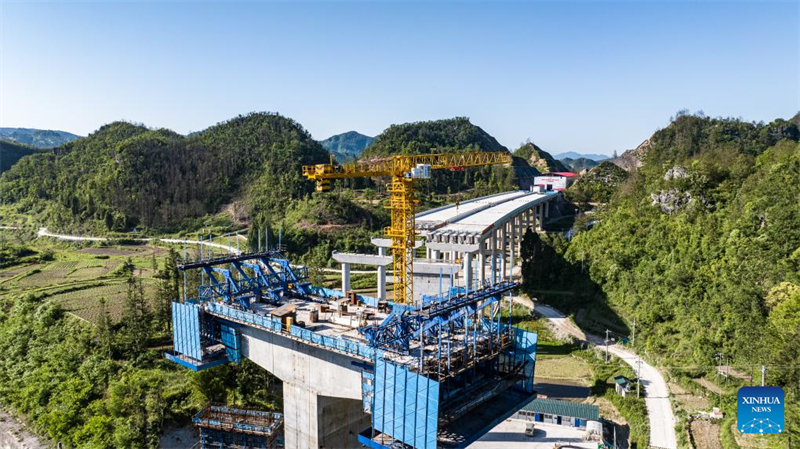 Σε εξ?λιξη η κατασκευ? του αυτοκινητ?δρομου Γκουιγι?νγκ-Πινγκτ?νγκ στην επαρχ?α Γκου?τζο? τη? Κ?να?