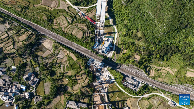 Σε εξ?λιξη η κατασκευ? του αυτοκινητ?δρομου Γκουιγι?νγκ-Πινγκτ?νγκ στην επαρχ?α Γκου?τζο? τη? Κ?να?