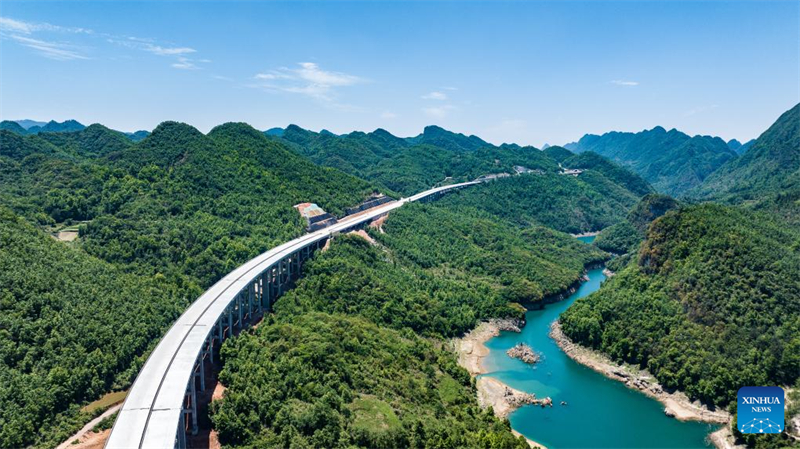 Σε εξ?λιξη η κατασκευ? του αυτοκινητ?δρομου Γκουιγι?νγκ-Πινγκτ?νγκ στην επαρχ?α Γκου?τζο? τη? Κ?να?