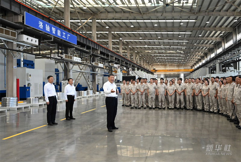 Ο Σι Τζινπ?νγκ επιθεωρε? την π?λη Λουογι?νγκ στην κεντρικ? Κ?να