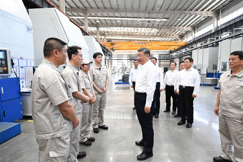 Ο Σι Τζινπ?νγκ επιθεωρε? την π?λη Λουογι?νγκ στην κεντρικ? Κ?να