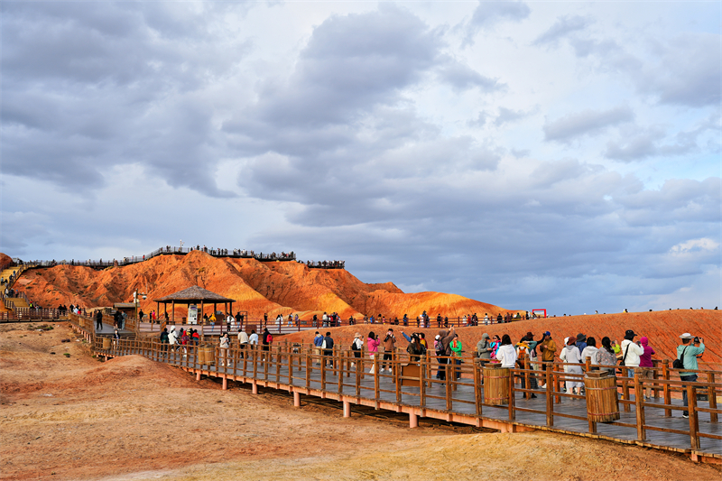 Επαρχ?α Γκανσο?: Η πολ?χρωμη Ντ?νσια καλωσορ?ζει επισκ?πτε?