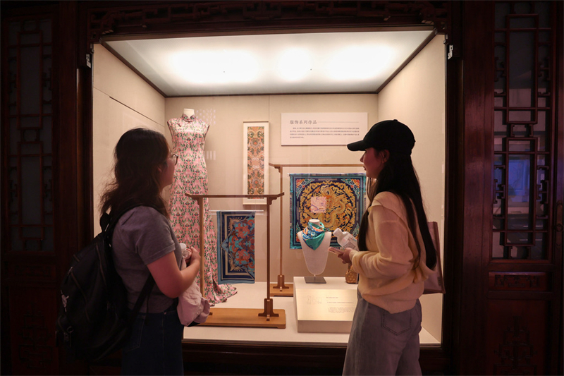 Αρχιτεκτονικ? ζωγραφικ? σε ?κθεση στο Πεκ?νο